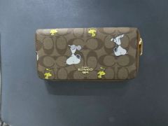 新品未使用】COACH Snoopy ラウンドジップ長財布 ブラック - メルカリ