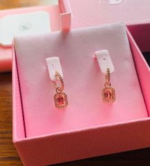 青*様 K18 ピンクモアサナイト ピアス 両耳用 0.35ct - メルカリ