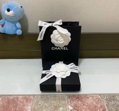 CHANEL シャネル ピアス空箱 カメリア リボン付 黒紙袋 - メルカリ