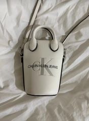 ほぼ未使用 CALVIN KLEIN ミニクロスボディバッグ ショルダーバッグ 