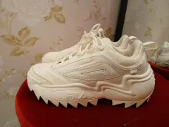 4 FILA フィラ ディスラプター 240サイズのサムネイル