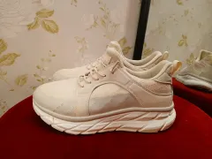 65 ベアパウ(BEARPAW) スニーカー 240サイズのサムネイル