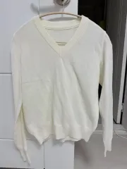 白 Vネック ニット(新品)のサムネイル