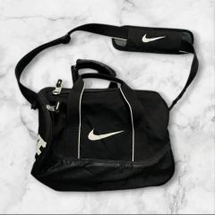 新品・未使用】ナイキ ゴルフ スポーツ ダッフル バッグ TG0203 - メルカリ