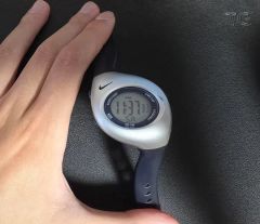 NIKE デジタル腕時計 ピンク色で超レア 動作未確認 - メルカリ