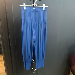 PLEATS PLEASE イッセイミヤケ パンツ - メルカリ