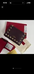 ヴァレンティノ ロックスタッズ 二つ折り財布 ワイン色のサムネイル