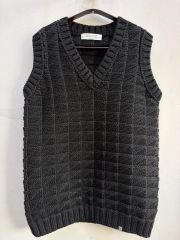 正規品☆美品☆PRADA カシミヤ混 ロゴ刺繍ベスト UMT409【46】 - メルカリ