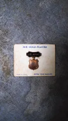 【DEADSTOCK / 1940s】U.S.Army ゴールド プレート ピンバッチ 《デッドストック アメリカ軍 ミリタリー ヴィンテージ》のサムネイル