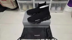 正規品新品 バレンシアガ スピードトレーナー 2.0 シャイニー ブラックのサムネイル