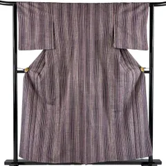 【美品】 紬 身丈156.5cm 裄丈62cm S 袷 縦縞 紫 正絹 秀品 【中古】のサムネイル