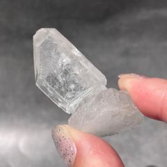 森の朝を結ぶ矢｜ブラジル産 水晶ダブルポイント（15.5g／スタンド台座