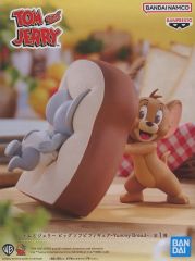 Tom and Jerry ビッグソフビフィギュア Yummy Bread - メルカリ