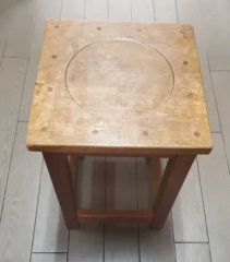 レトロ】木製 角椅子 スツール 図工室風 アンティーク 調 花台 - メルカリ