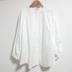 良品 STRASBURGO ストラスブルゴ 比翼ボタン パフスリーブ ブラウス シャツ サイズ38 ホワイト レディース 古着 中古 USEDのサムネイル