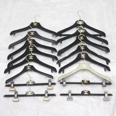 IT02OZ79WB6V CHANEL シャネル ハンガー ブラック ベロアなど ココマーク ベルベット ジャケットハンガー インテリア マーク 16点のサムネイル