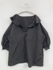 one after another NICE CLAUP ワンアフターアナザーナイスクラップ ブルゾン F ブラック ナイロン 無地 フリル ミドル丈 フードなし ボタン留めのサムネイル
