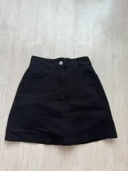 ブラックミニスカートのサムネイル