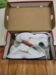 レディース NIKE ランニング スニーカー 245mmのサムネイル