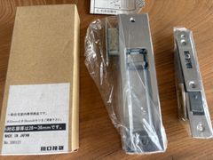 MIWA YKKap 玄関引戸 内召合せ錠 脱着式シフター 2枚建 4枚建 - メルカリ