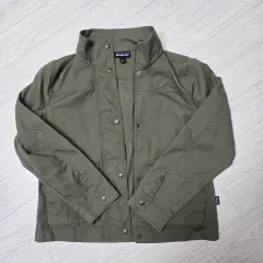 パタゴニアのカーキ色コットン レディース ジャケットのサムネイル