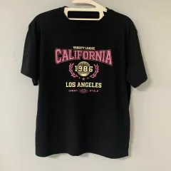新品/在庫整理 レタリング 基本フィット 半袖Tシャツ (黒)のサムネイル