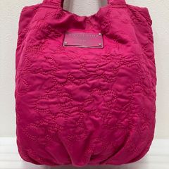 美品】MOSCHINO レッド ハートキルティング 巾着 ポーチ - メルカリ