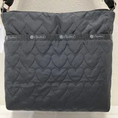 4185　LeSportsac　レスポートサック　ショルダーバッグ　ブラック　黒　無地　ハート　デボス　キルティング　レディースのサムネイル
