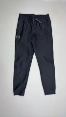 11697番 UNDER ARMOUR アンダーアーマー 四季 子供用 トレーニングウェア ズボン 150 サイズ