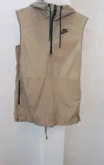 NIKE ノースリーブ フード Anorak（アノラック） ベスト ベージュ Sサイズのサムネイル