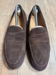 イギリスブランドLoake スエード ローファー25.5cm - メルカリ