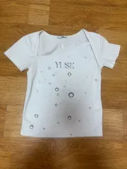 YUSE 白 ボンボン パータン 半袖Tのサムネイル