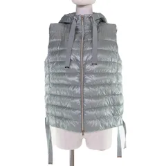 極美品☆Herno ヘルノ 2022年製 PI001687D ロゴ金具 裾デザイン フード付 ZIP UP ダウンベスト グリーン 44 正規品 レディースのサムネイル