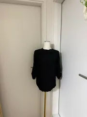 ブラック ブラウスのサムネイル