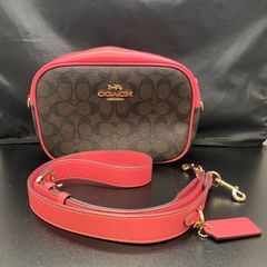 Coach Signature Shoulder Bag B26053036