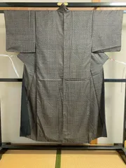 648B【アンティーク着物】男性用 袷 大島紬？ 幾何学模様 黒/深い焦げ系リメイク素材にものサムネイル