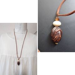Antique-style oval necklace
