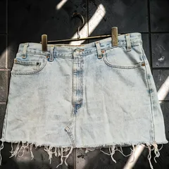 00s LEVIS Y2K Archive リーバイス505リメイクカットオフデニムミニスカート ライトブルー 雰囲気抜群 グランジボロ カジュアル 春夏 ストリート モード 一点物古着女子 Y2K Denim Mini Skirt XL相当のサムネイル