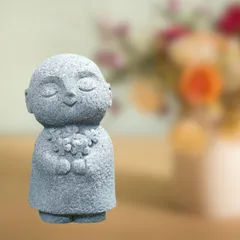 【良品CUORA】お地蔵さん 置物 可愛い 仏像 オジゾウサン オキモノ 石オブジェ ミニ 可愛い 御影石 地蔵菩薩 お地蔵様 癒し 仏像 石 守り神 お地蔵さまオブジェ (花) [花]のサムネイル