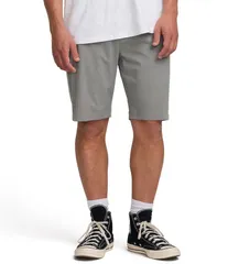 ビラボン メンズ ボトムス ハーフパンツ・ショーツ ショートパンツ Billabong Crossfire Solid Elastic Submersible 18 Inseam Shorts Greのサムネイル