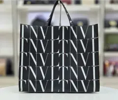 Valentino Starship Square ショッパーバッグ（トートバッグ） largeのサムネイル