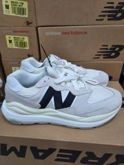 週末限定・純白が良き！】NEW BALANCE 57/40 ホワイトスニーカー 