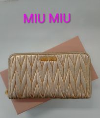 AVN03 ミュウミュウ 極美品 マトラッセ フラップ長財布 ゴールド金具