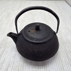 USED品 南部雲南堂鍋元造 15型丸平形アラレ 鉄瓶 南部鉄瓶 南部