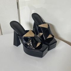 Sellenatelaキルティング トング ウェッジソール サンダル ブラック Sellenatelaキルティング トング ウェッジソール サンダル ブラック