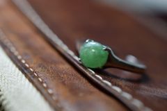 BG9-22 美品 氷糯種 深青色 58.5MM グアテマラ産 本翡翠 バングル