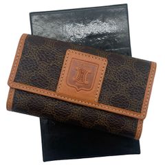 2326☆CELINE セリーヌ トリオンフ マカダム キーケース ブラウン CELINE セリーヌ キーケース 6連 三つ折り トリオンフ マカダム柄 ロゴ