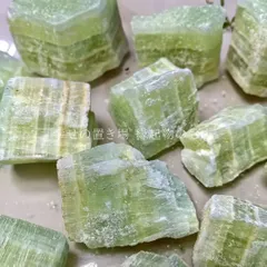 天然石 カイヤナイト グリーン 200g 天然 緑 置物 オブジェ 不揃い 風水 保護石 高級感 開運 インテリア 玄関 リビング 運気向上 成長祈願  厄除け