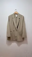 H&M(エイチアンドエム) ベージュ ブレーザー ジャケット (レディース Mサイズ Lサイズ)のサムネイル