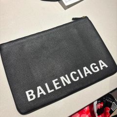 ❇️BALENCIAGAバレンシアガ国内未発売正規24新作ヨガマット - メルカリ
